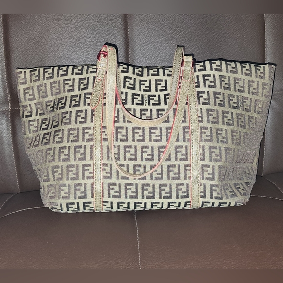Fendi Zucchino Monogram Canvas Tote Bag - Picture 4 of 8